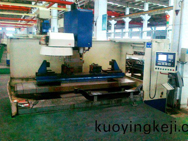 前(qian)軸(zhou)十孔(kong)加(jia)工專用立式加工