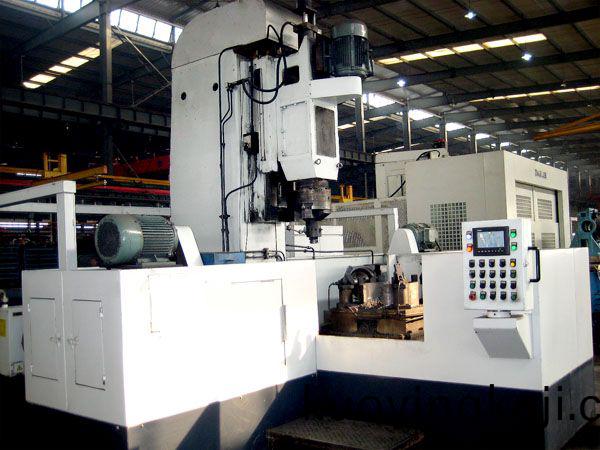 減(jian)殼三麵鏜(tang)車機牀