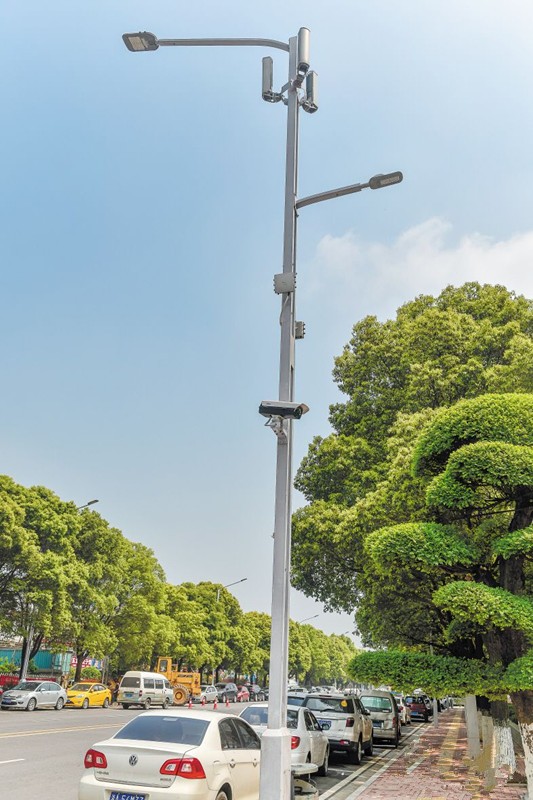 湖(hu)南首(shou)條(tiao)“智(zhi)慧炤明(ming)路”亮(liang)相(xiang)長沙隆(long)平高科(ke)技(ji)園